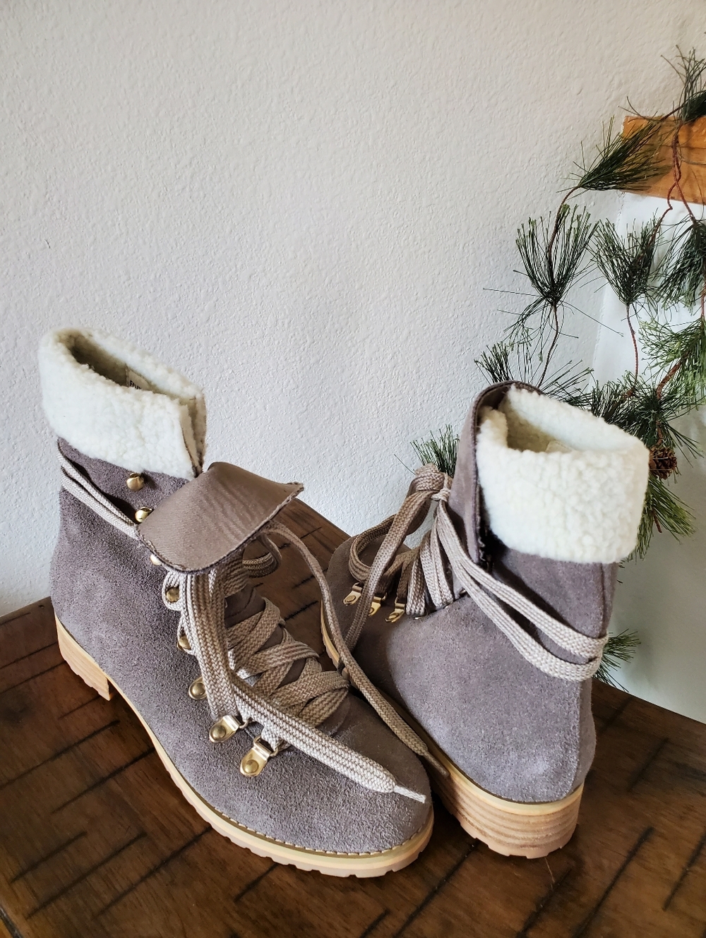 Sole Society NWOT Ada Gray Suede Faux Fur Shearling Lace Up Hiking Booties